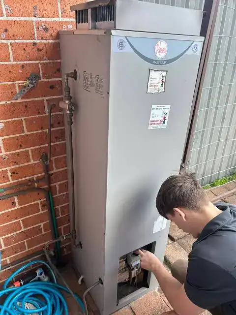 Hot water system repair in Chadstone